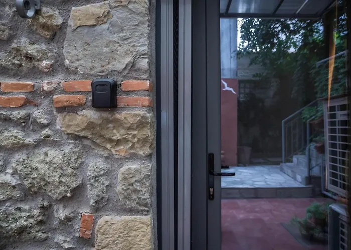 Archhouse 아파트 칼람파카